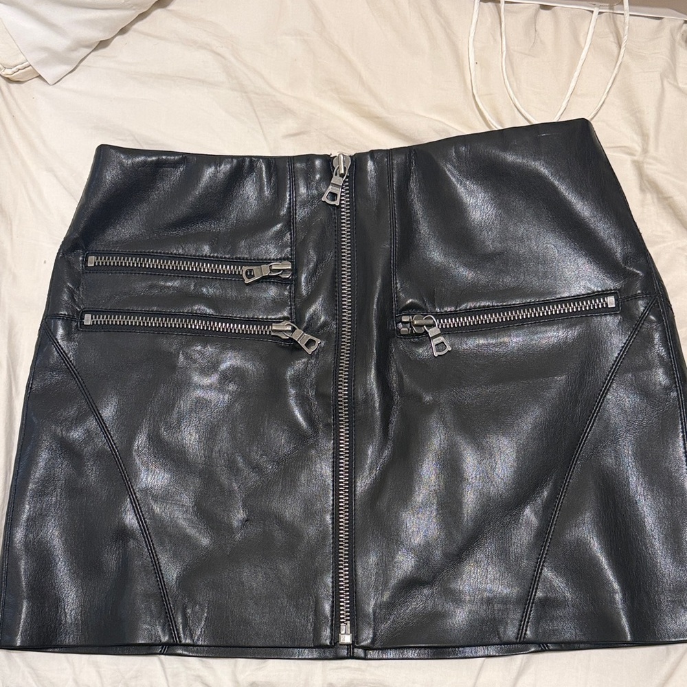 Alice + Olivia Black Leather Mini Skirt with Zipper Accents